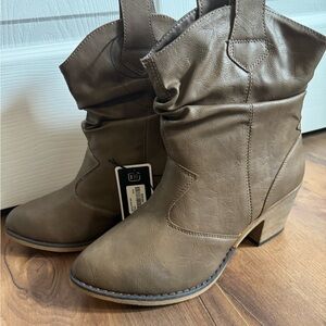 Brown Women's Ankle Boots Cowboy Heeled, New with tags